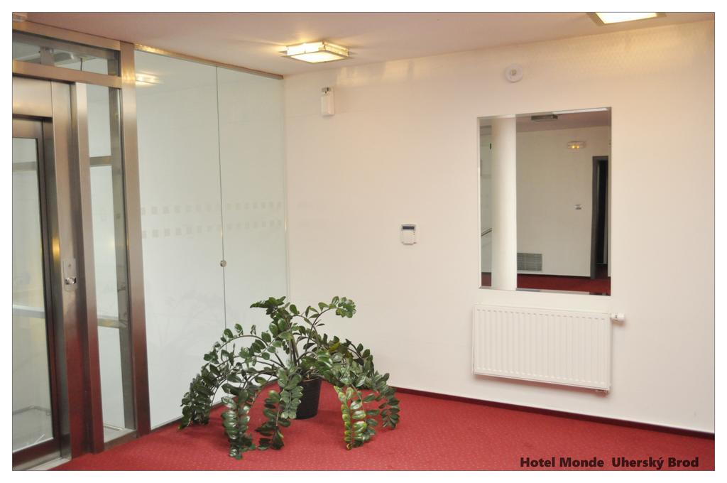 Hotel Monde Uherský Brod Екстериор снимка