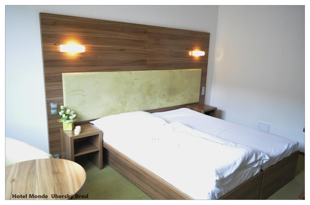 Hotel Monde Uherský Brod Екстериор снимка