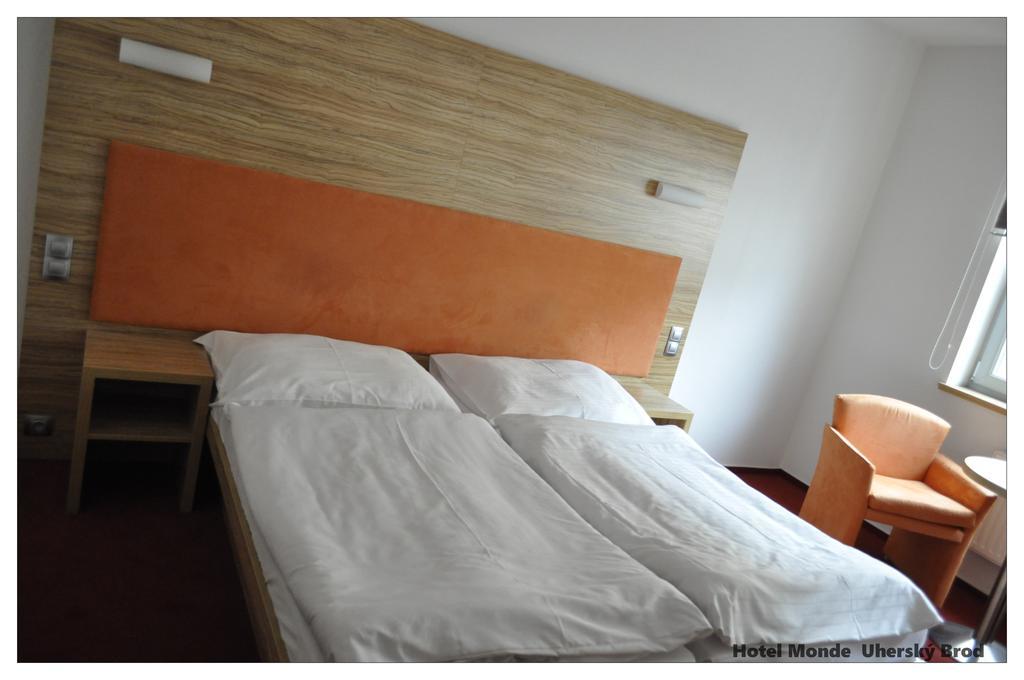 Hotel Monde Uherský Brod Екстериор снимка