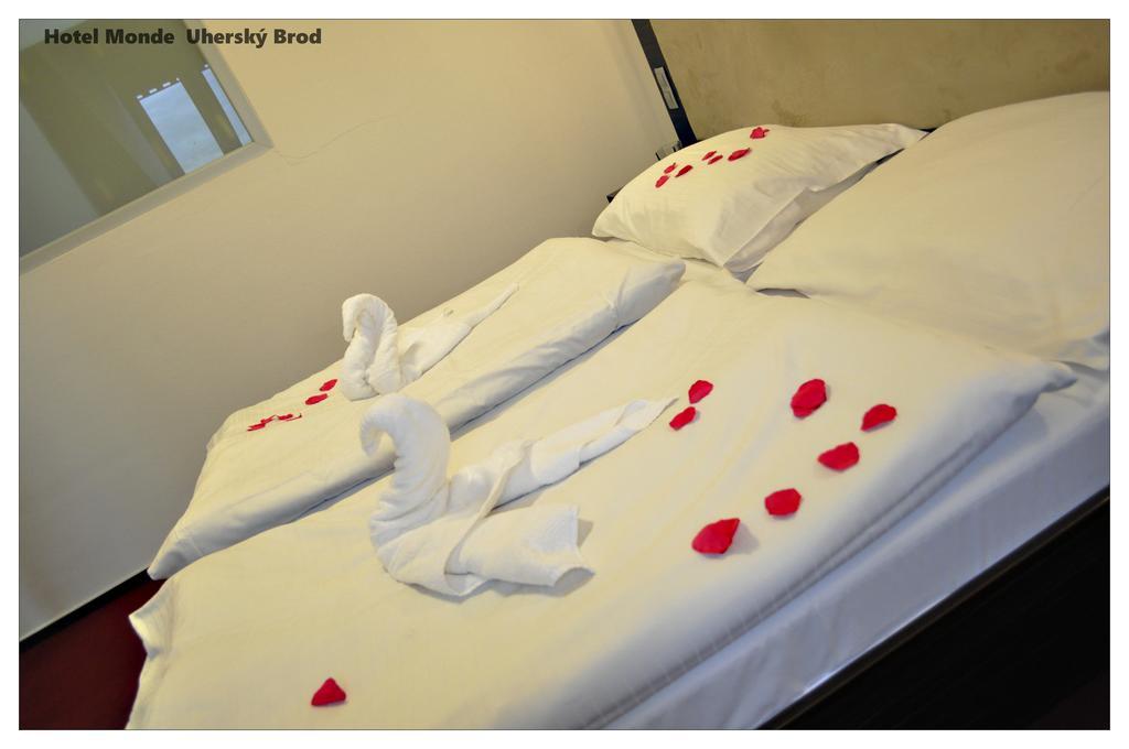 Hotel Monde Uherský Brod Екстериор снимка