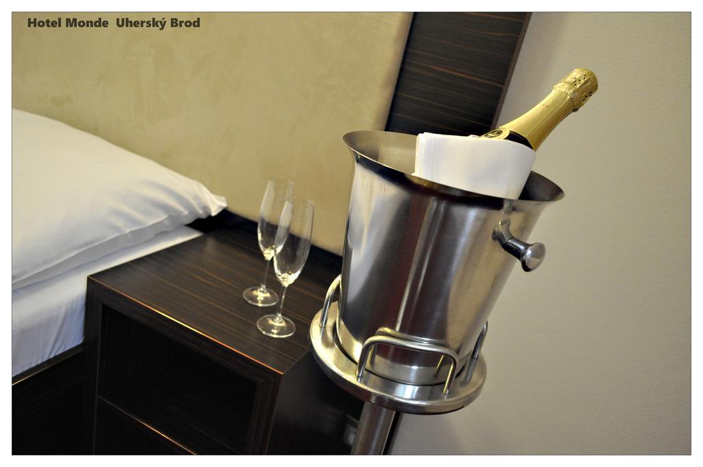 Hotel Monde Uherský Brod Екстериор снимка