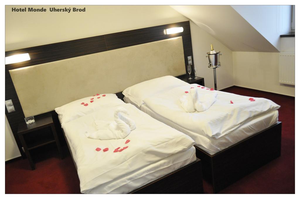 Hotel Monde Uherský Brod Екстериор снимка