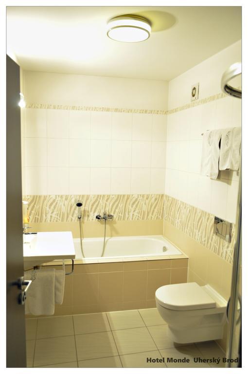 Hotel Monde Uherský Brod Екстериор снимка