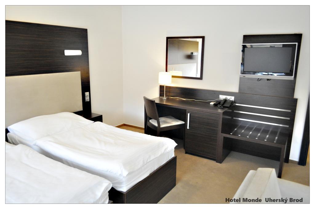 Hotel Monde Uherský Brod Екстериор снимка