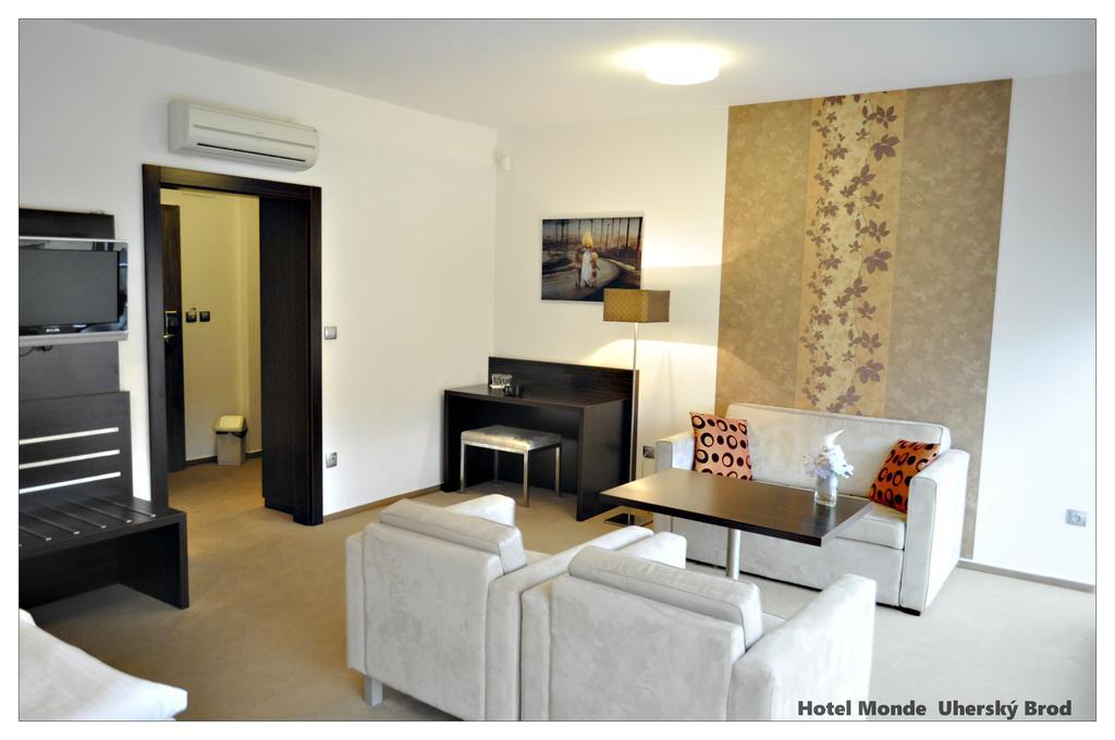 Hotel Monde Uherský Brod Екстериор снимка