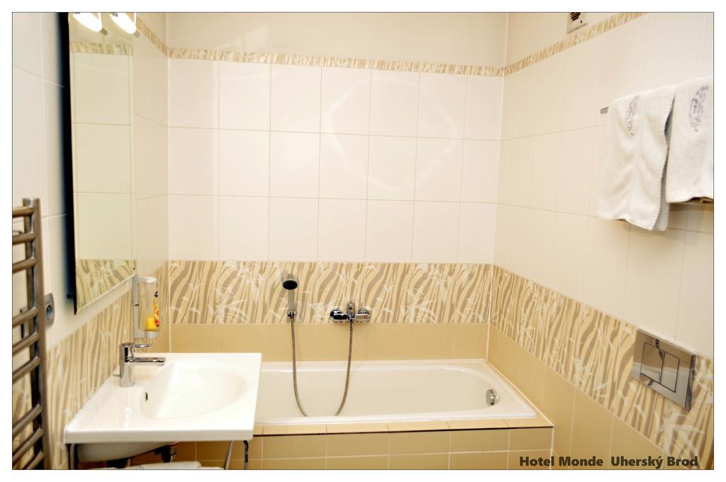 Hotel Monde Uherský Brod Екстериор снимка