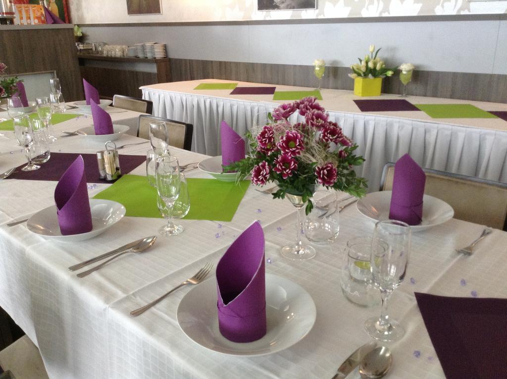 Hotel Monde Uherský Brod Екстериор снимка