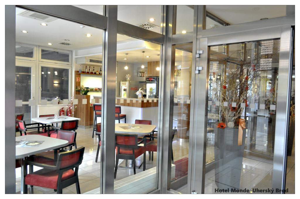 Hotel Monde Uherský Brod Екстериор снимка
