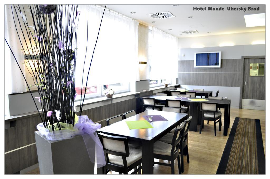 Hotel Monde Uherský Brod Екстериор снимка