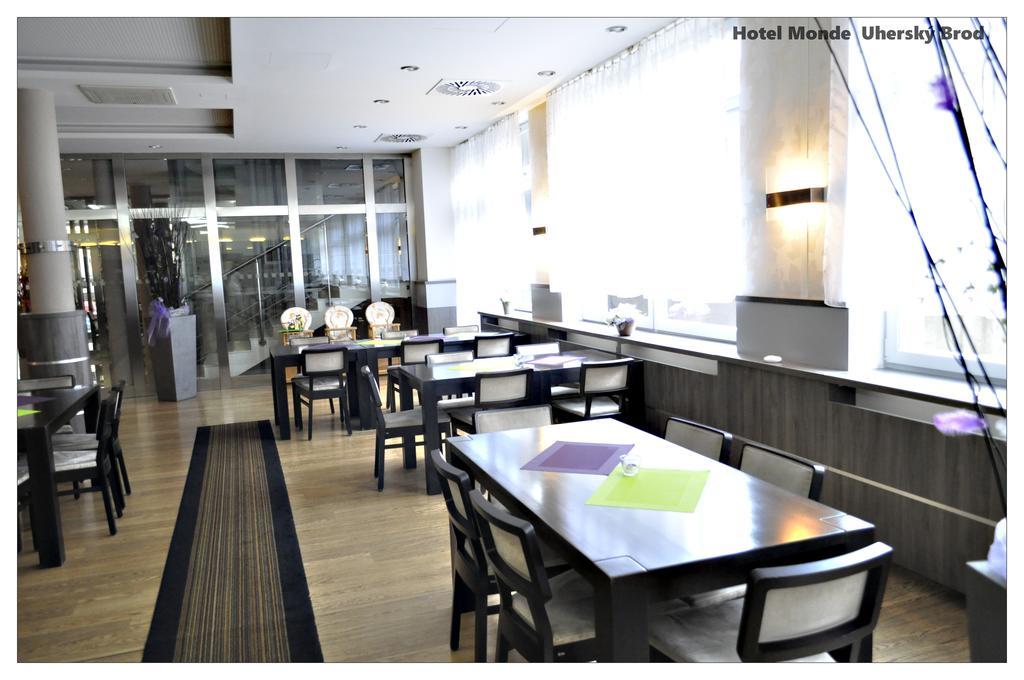 Hotel Monde Uherský Brod Екстериор снимка